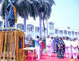 Odisha comes together to honour the legacy of legendary leader Biju Patnaik on his 28th death anniversary