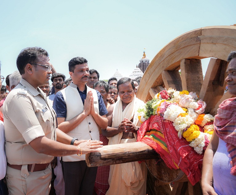 On the hallowed day of Bhounri Utshav Biswakarma servitors fixed the wheels onto the axles of the three majestic chariots