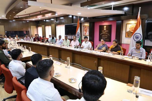 Interaction of Top-Performing Gramin Dak Sevaks with Union Minister of Communications for exemplary service during FY 2024–25