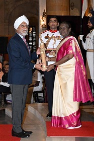 RESIDENT OF INDIA PRESENTS PADMA AWARDS 2025 AT THE CIVIL INVESTITURE CEREMONY-II