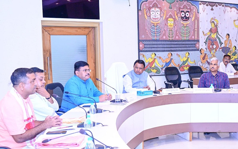 Odisha CM chaired a crucial meeting  to discuss the conservation, security, and development of the revered Govardhan Peeth