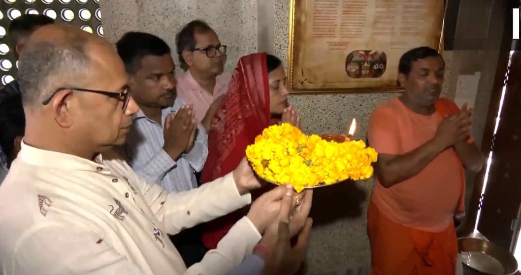 BJD leaders offer prayers at Jagannath Temple in Hauz Khas for Naveen Patnaik’s speedy recovery