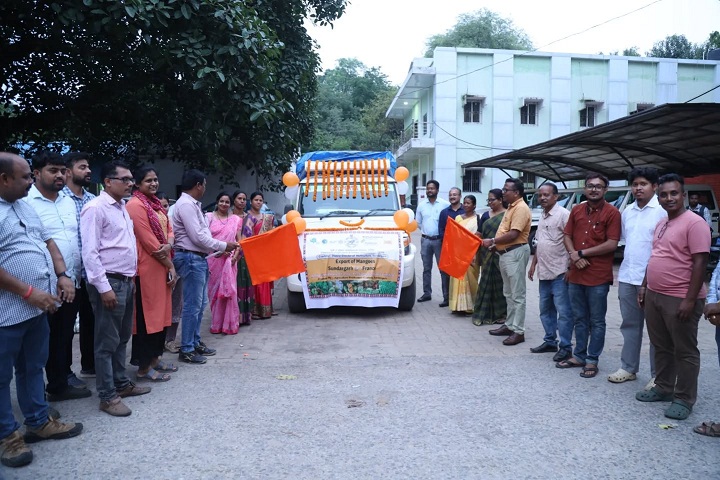 District Administration of Sundargarh has facilitated the successful export of 18 quintals of Amrapali variety mangoes to France