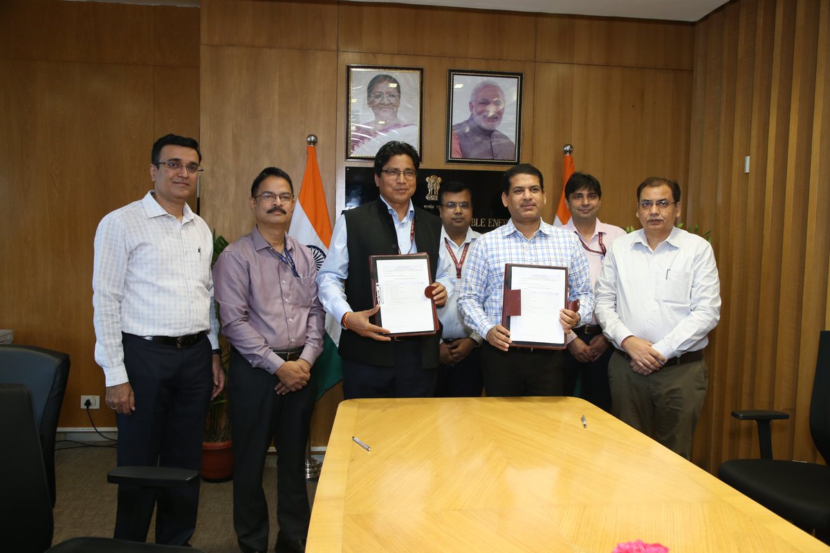 MNRE Signs Performance-Based MoU With IREDA For FY 2025-26