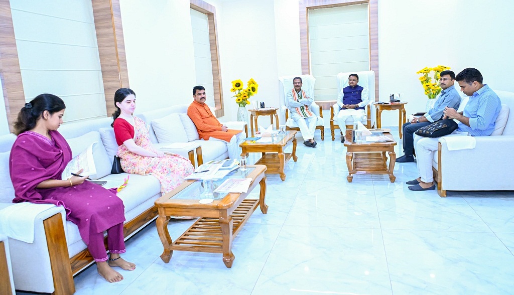 Odisha CM Majhi, Dharmendra Pradhan Discuss Education Reforms