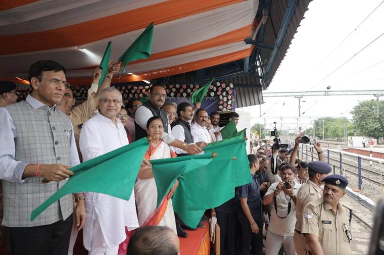 Union Railway Minister Shri Ashwini Vaishnaw Flags Off  Bhavnagar-Ayodhya Weekly Train