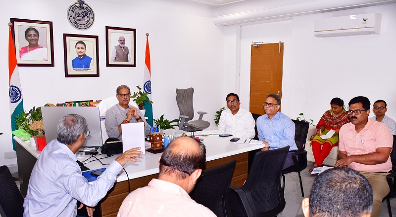 Deputy Chief Minister Shri K V Singh Deo reviewed the implementation of various flagship schemes of central government