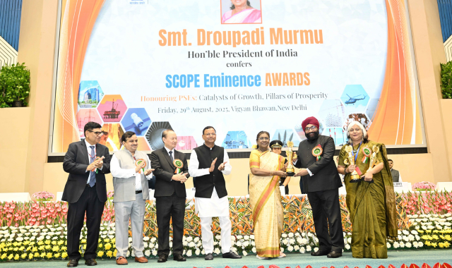 PRESIDENT OF INDIA PRESENTS SCOPE EMINENCE AWARDS
