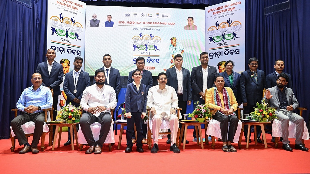 Odisha  Governor has given prestigious Biju Patnaik Sports and Bravery Awards