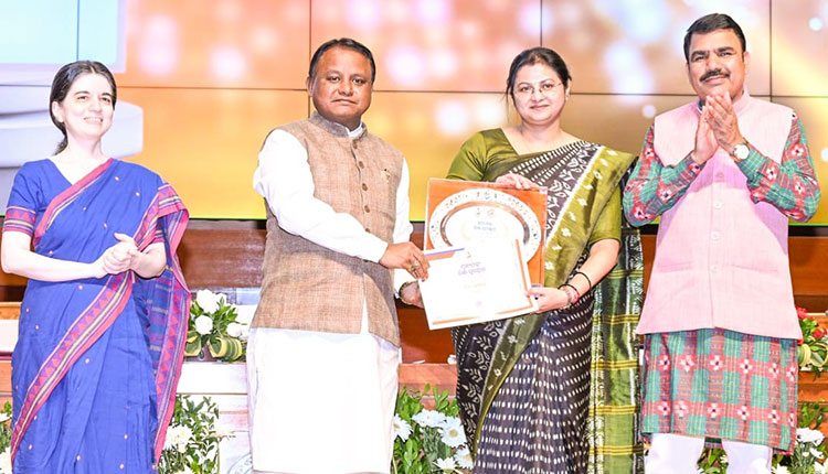 Jharsuguda Bags Top Honour At Mukhyamantri Shiksha Puraskar