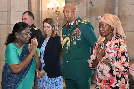 CHIEFS/VICE-CHIEFS OF ARMY PARTICIPATING IN THE ARMY CHIEFS’ CONCLAVE FOR UNITED NATIONS TROOP CONTRIBUTING COUNTRIES CALL ON THE PRESIDENT