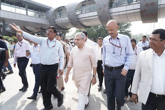 Union Minister Ashwini Vaishnaw Inspects New, State-of-the-Art Yatri Suvidha Kendra at New Delhi Railway Station,