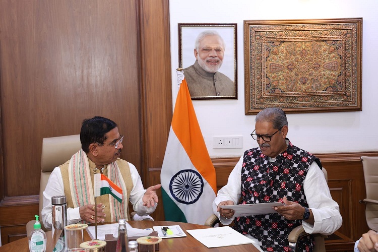 Dy CM Sh Singh Deo visits Union Minister Sh Pralhad Joshi