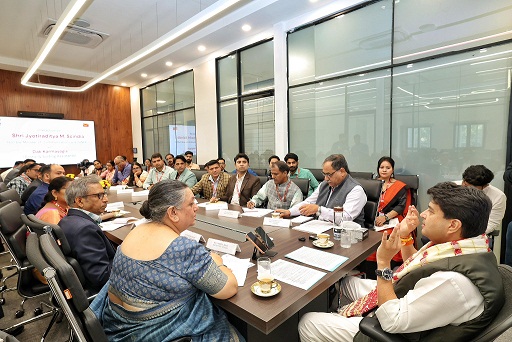 Shri Jyotiraditya M. Scindia, Minister of Communications and DoNER, Interacts with Postal & Sorting Assistants; Hails Them as the “Backbone”