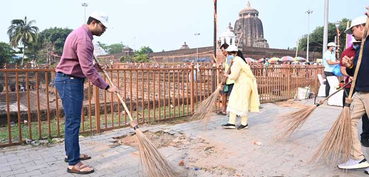 Sixth day of the ‘Odia Pakhya’ festival saw citizens and officials come together for a massive cleanliness drive