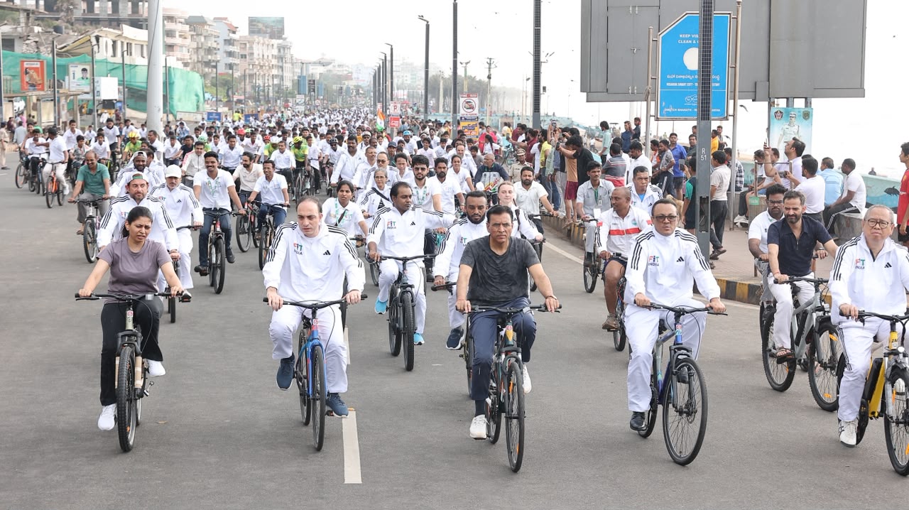 Dr. Mansukh Mandaviya, Smt. Raksha Khadse Lead BRICS Friendship Cycling Event