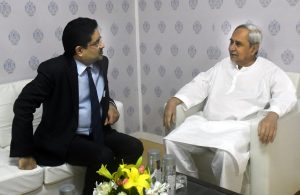 Chief Minister Shri @Naveen_Odisha with Shri Kumar Mangalam Birla during a one-to-one discussion at #MIOConclave2018
